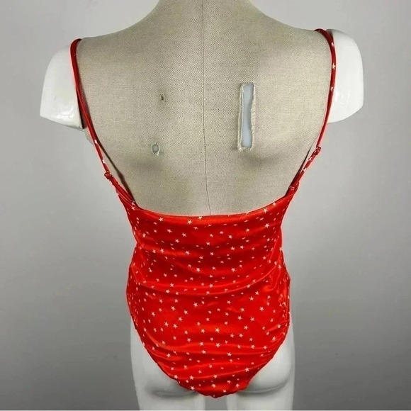 💕ZARA Red Satin  Laced V-NECK Viscose Blend Stars Print BODYSUIT SIZE M NWOT - Picture 3 of 9